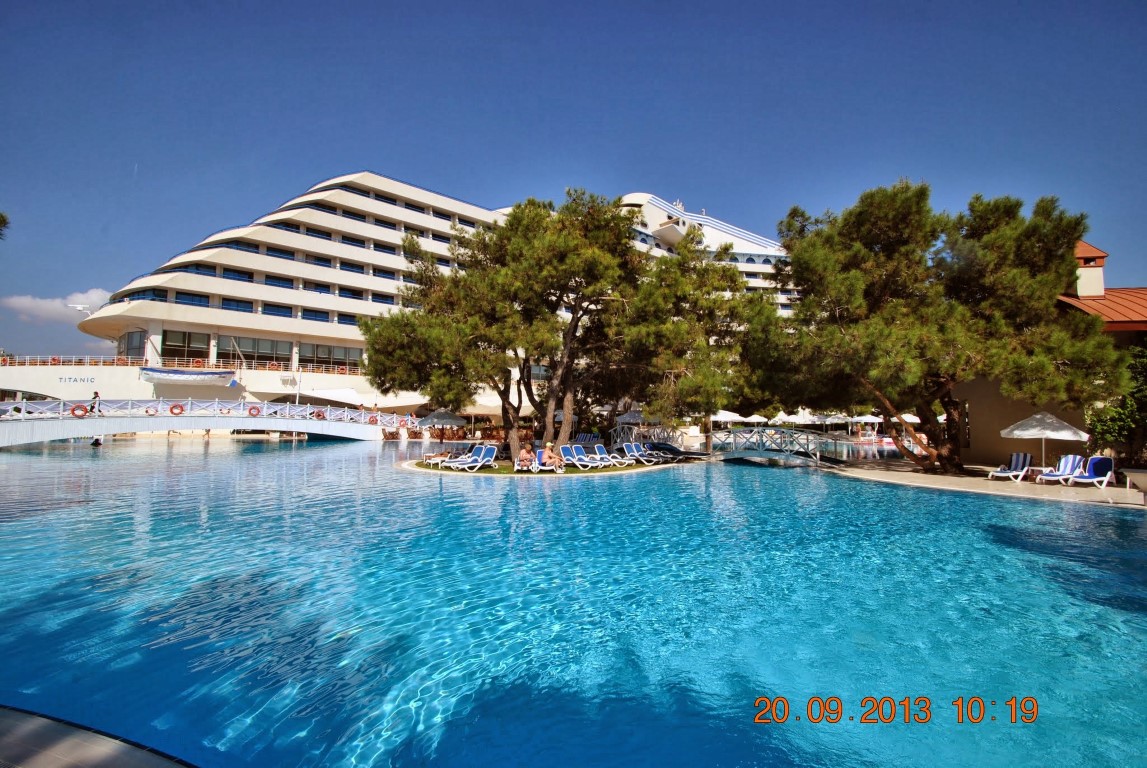 imagini hotel TITANIC LARA